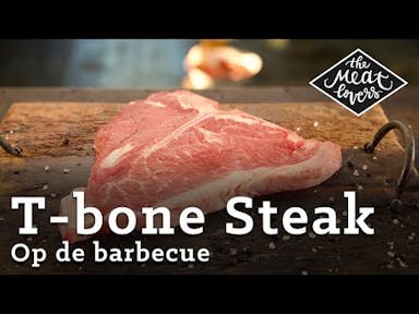T-bone steak op de barbecue