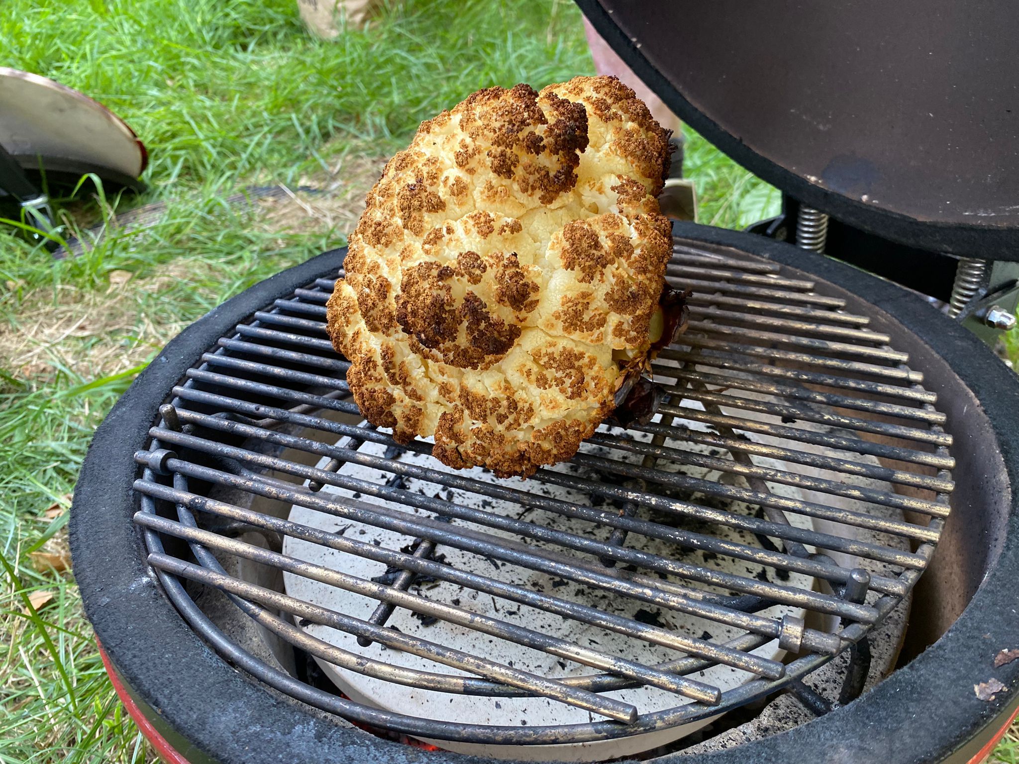 Hele-geroosterde-bloemkool-van-de-BBQ-Marcel-Maassen-Kookeiland