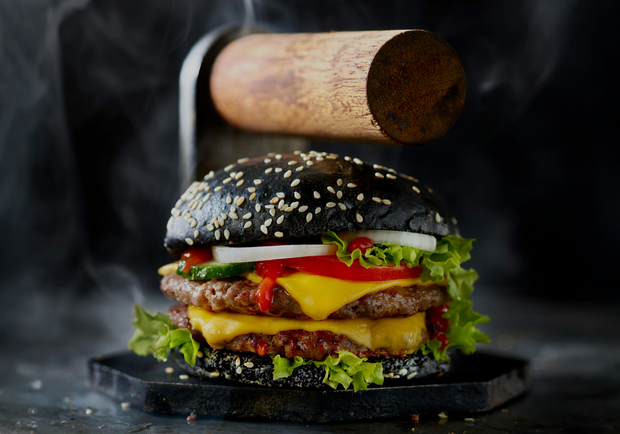 Smaakvolle Smash Burger met twee dunne burgers, cheddar en lekkere toppings.